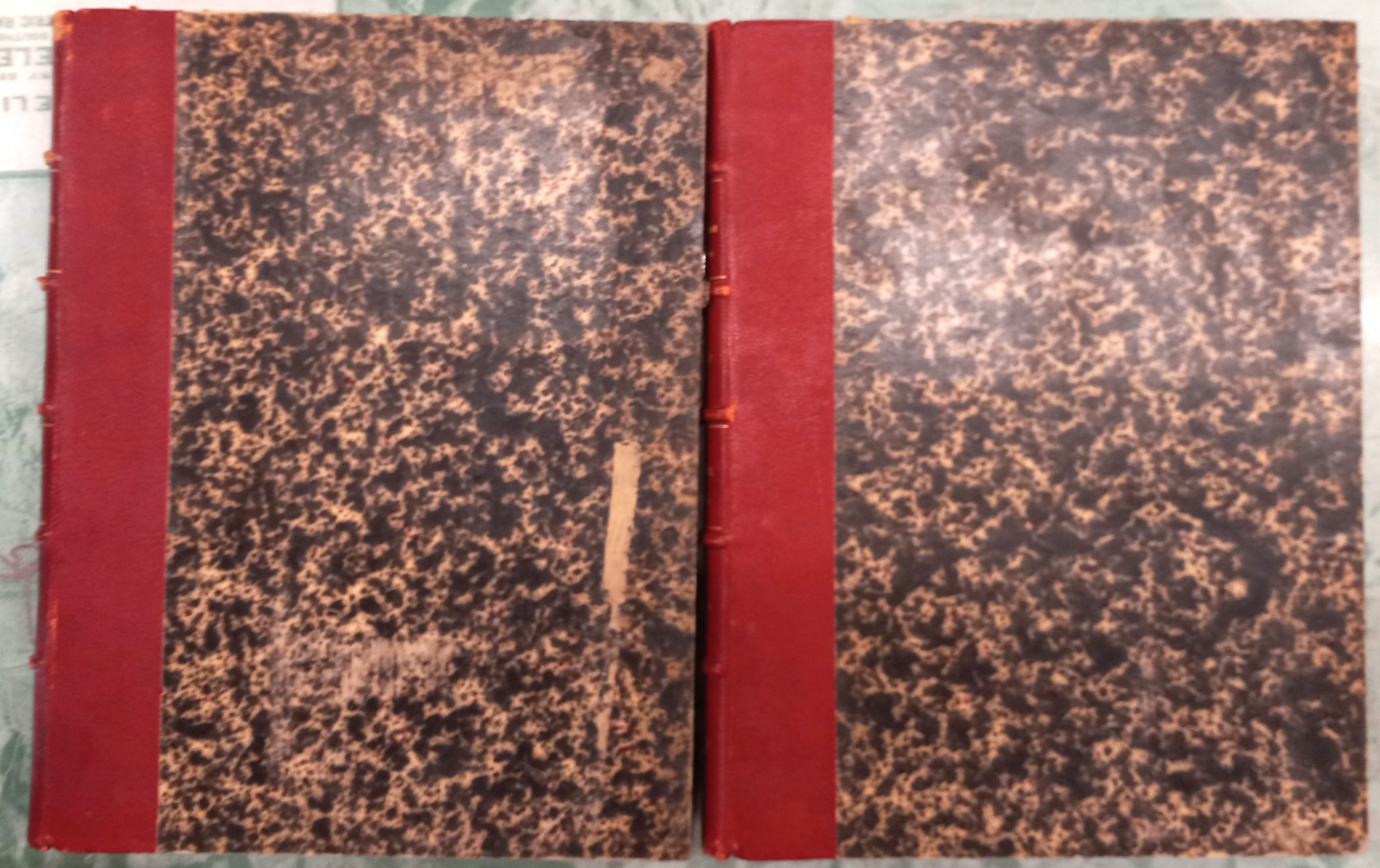 La Construction Moderne front boards of two volumes