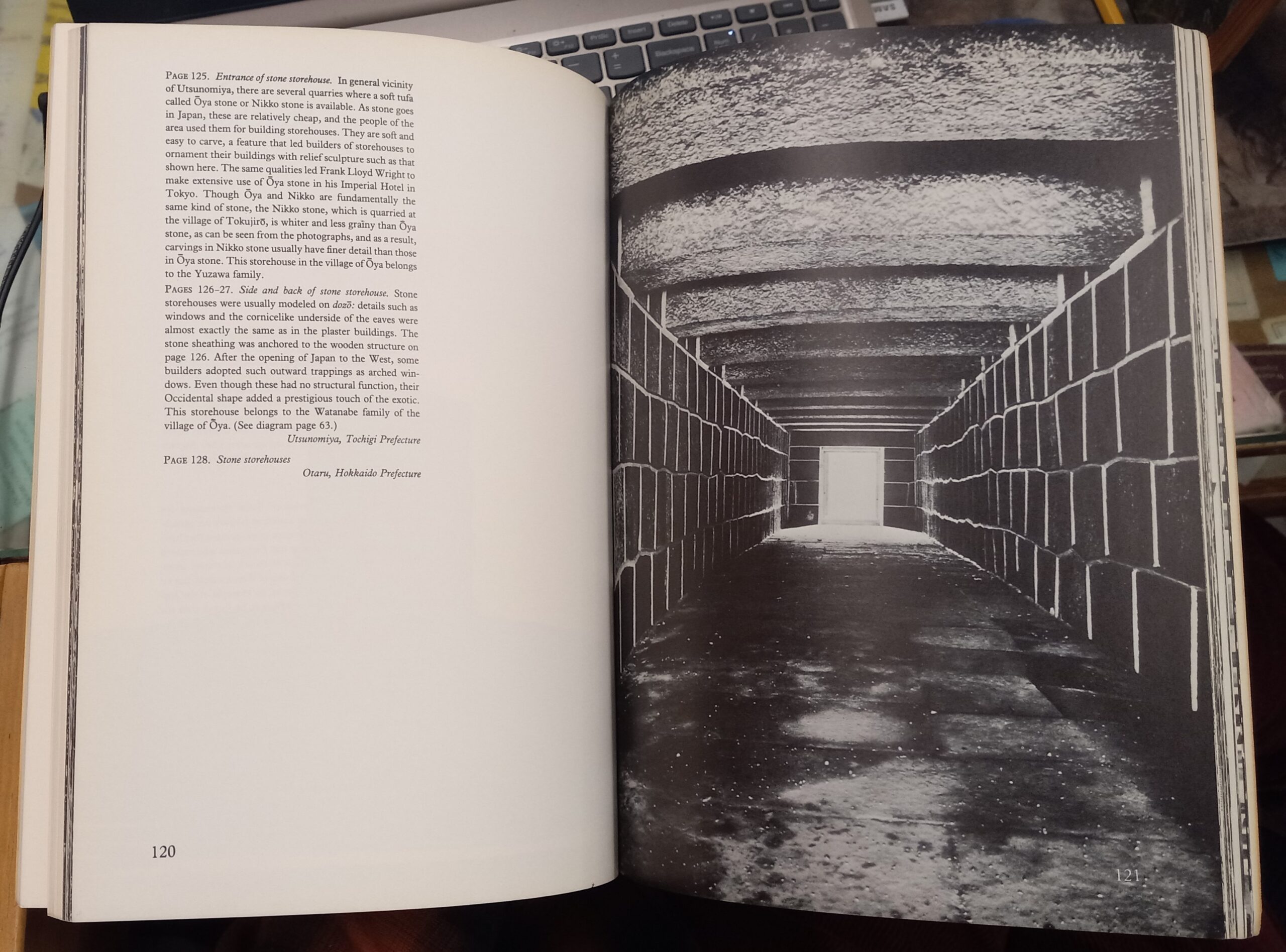 Kura Design and Tradition of the Japanese Storehouse pages