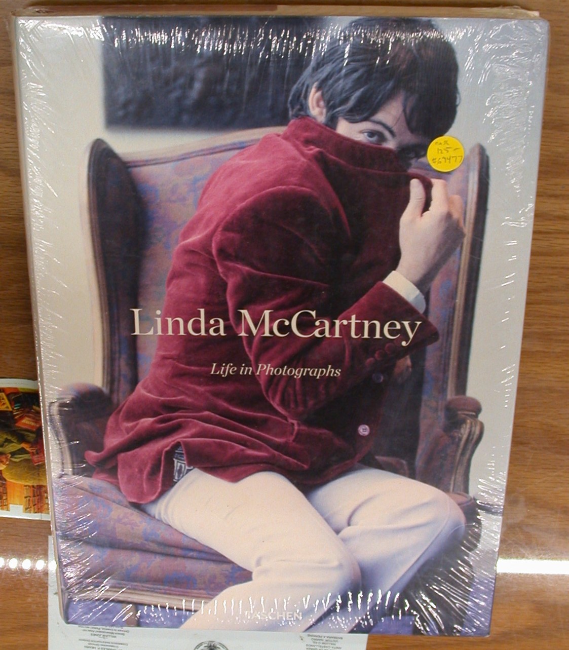 McCartney, Linda: Life in Photographs – The Iliad Bookshop