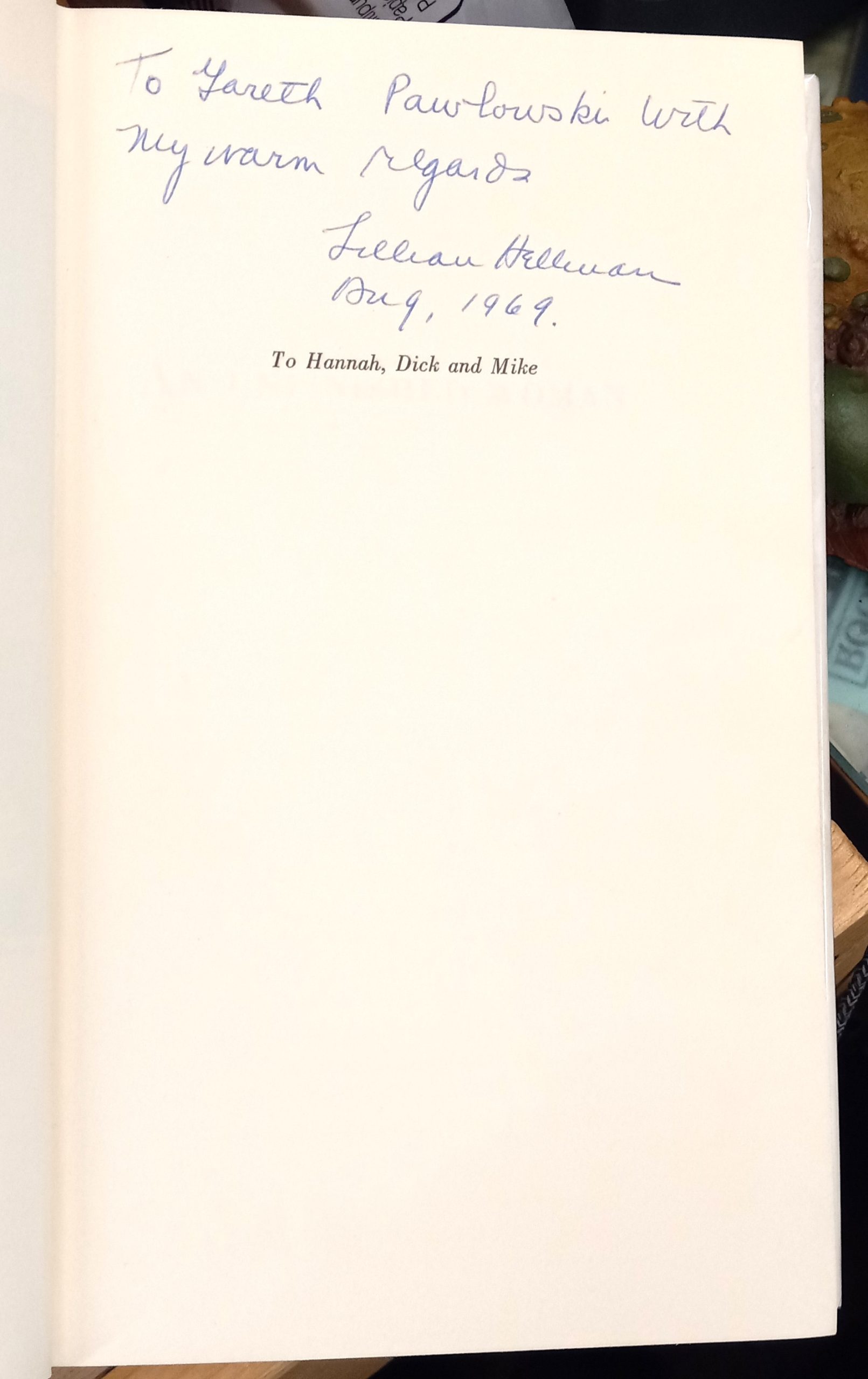 An Unfinished Woman author's inscription and signature on dedication page